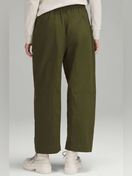 lululemon athletica Pants - NWOT New Lululemon Lightweight Mid-Rise Barrel-Leg Cropped Pant Ether Green